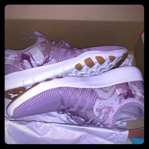 NEW NIKE women’s training shoes never worn